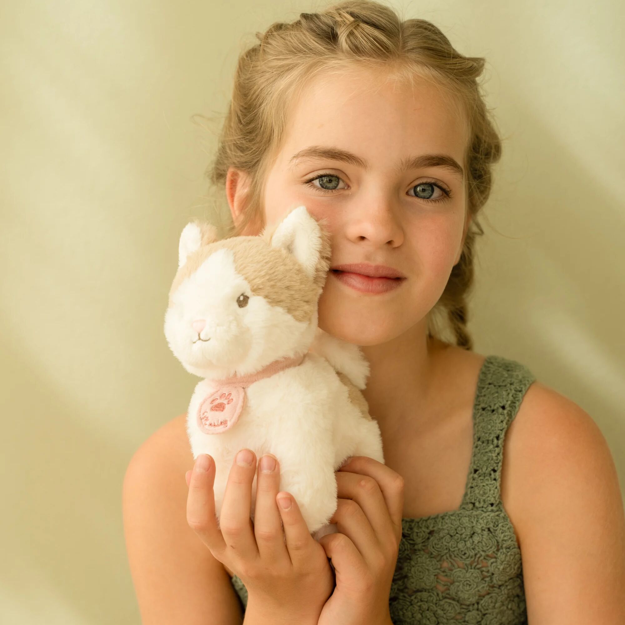 Little Dutch Cuddle Cat in Pink Carry Bag – Marley