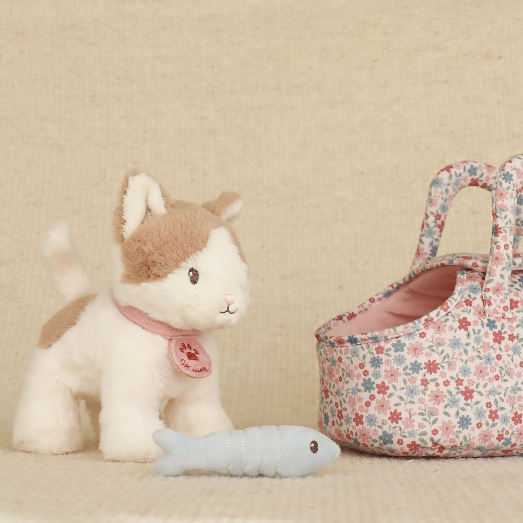 Little Dutch Cuddle Cat in Pink Carry Bag – Marley