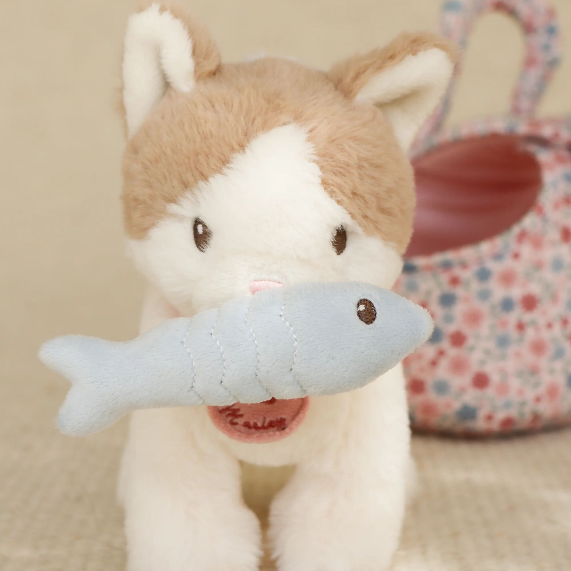 Little Dutch Cuddle Cat in Pink Carry Bag – Marley