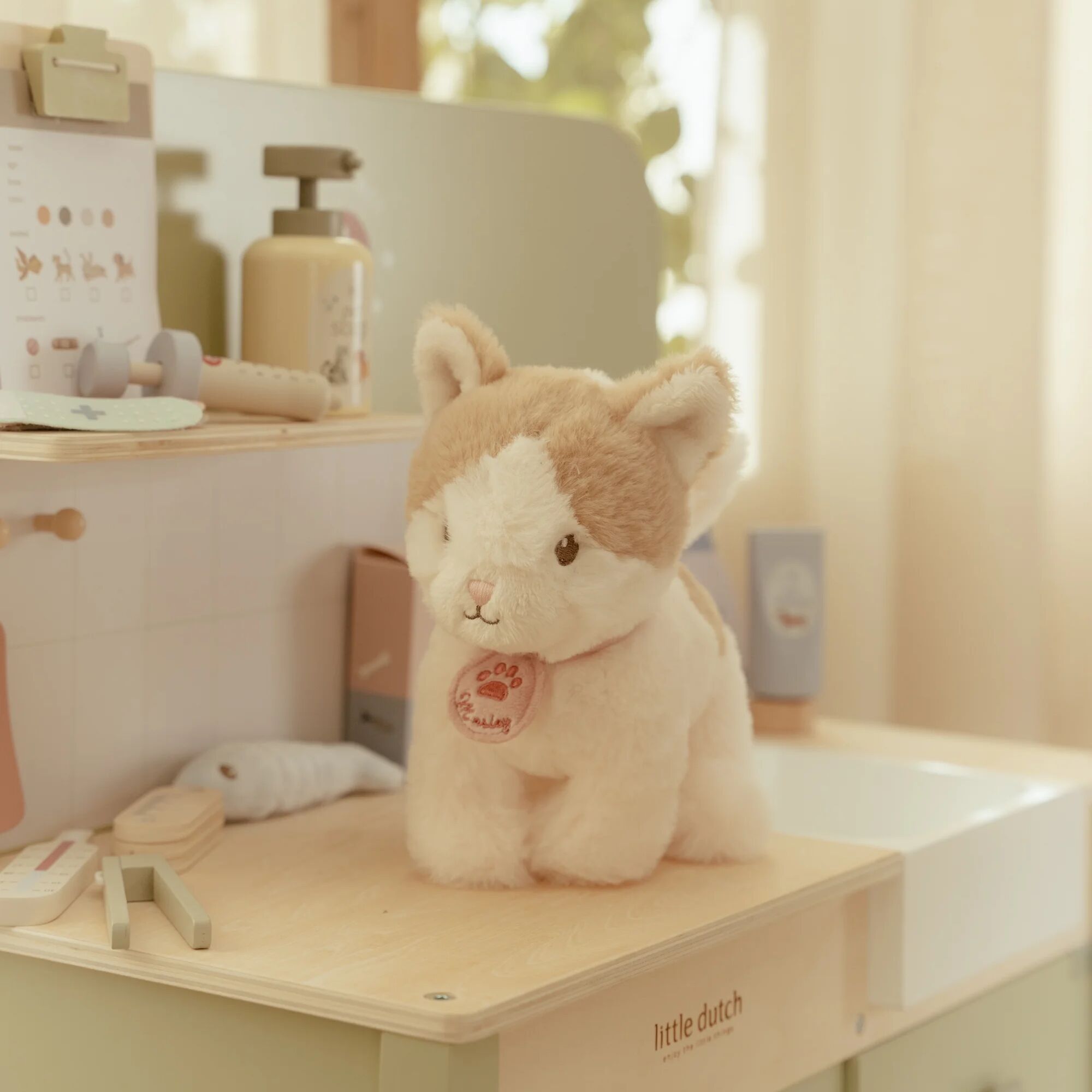 Little Dutch Cuddle Cat in Pink Carry Bag – Marley