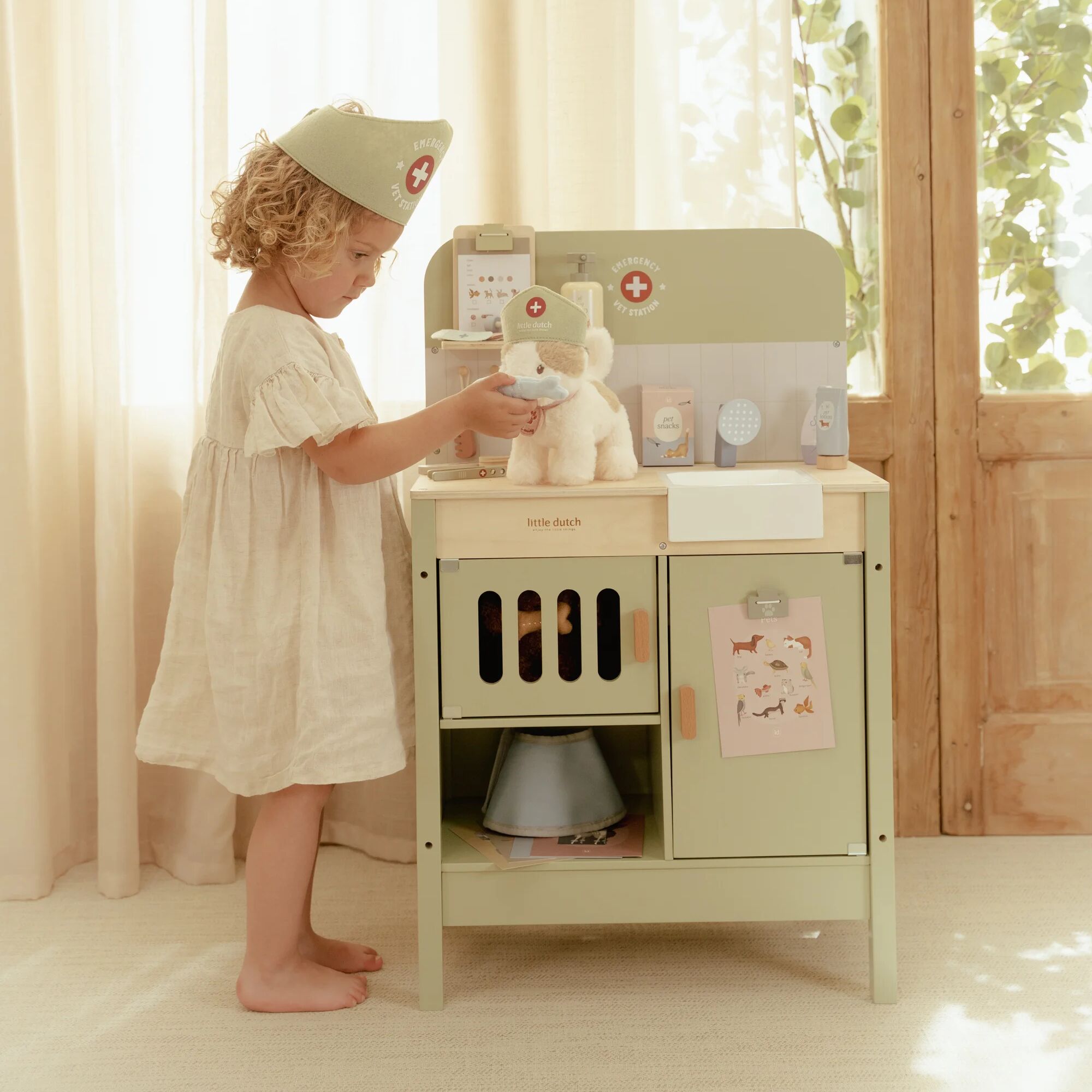 Little Dutch Wooden Veterinary Practice