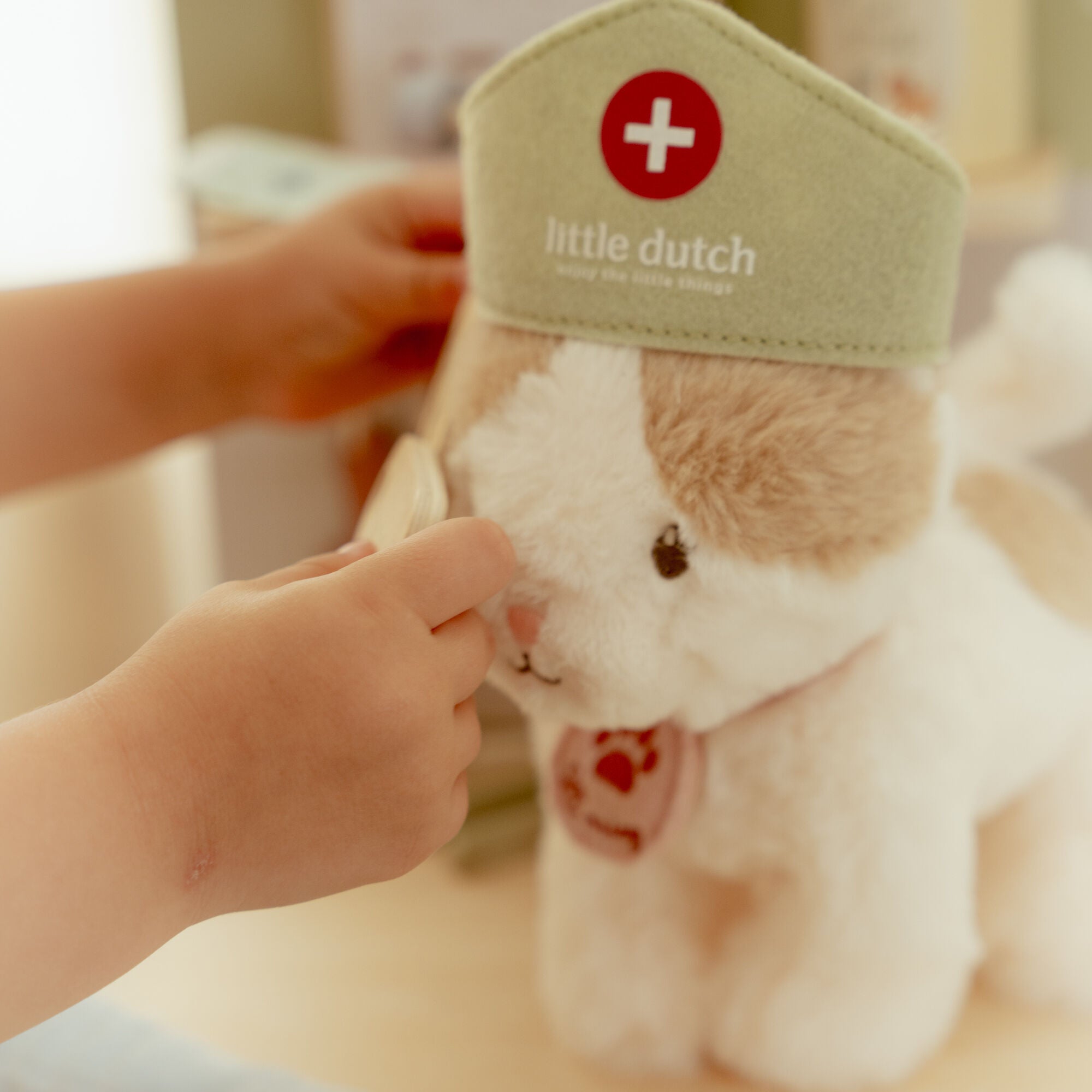 Little Dutch Cuddle Cat in Pink Carry Bag – Marley