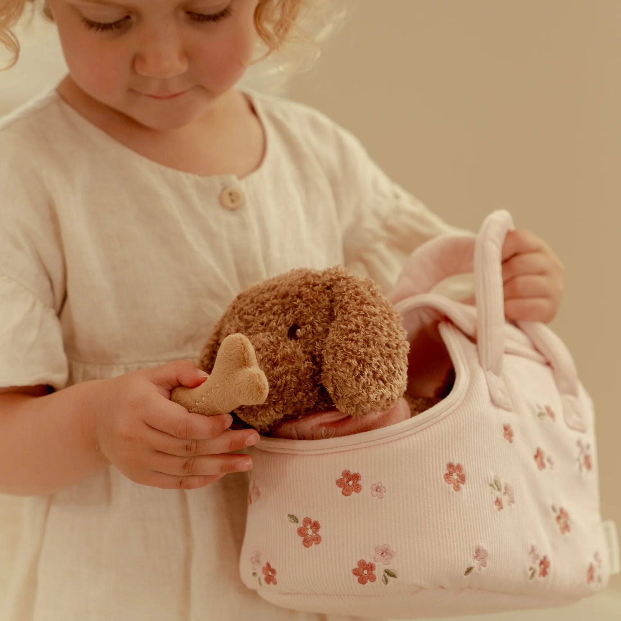 Little Dutch Cuddle Dog in Pink Carry Bag – Jackie