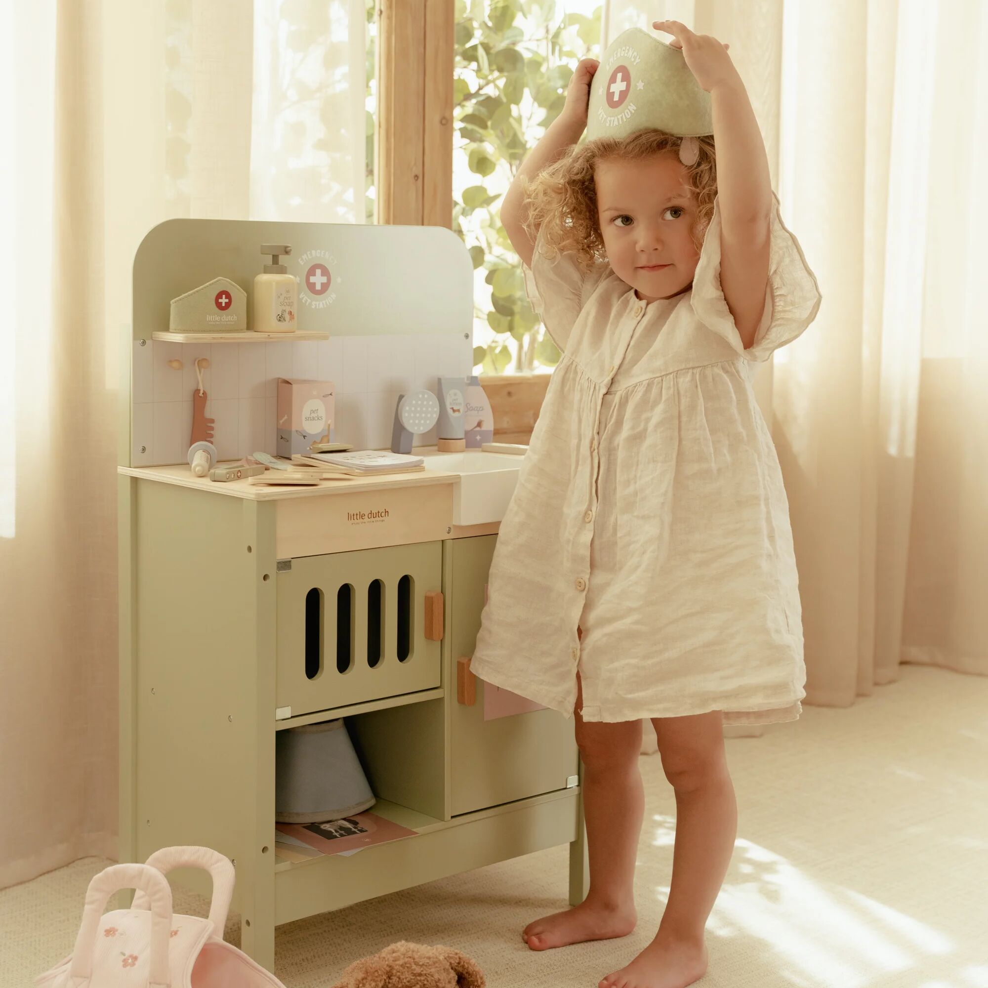 Little Dutch Wooden Veterinary Practice