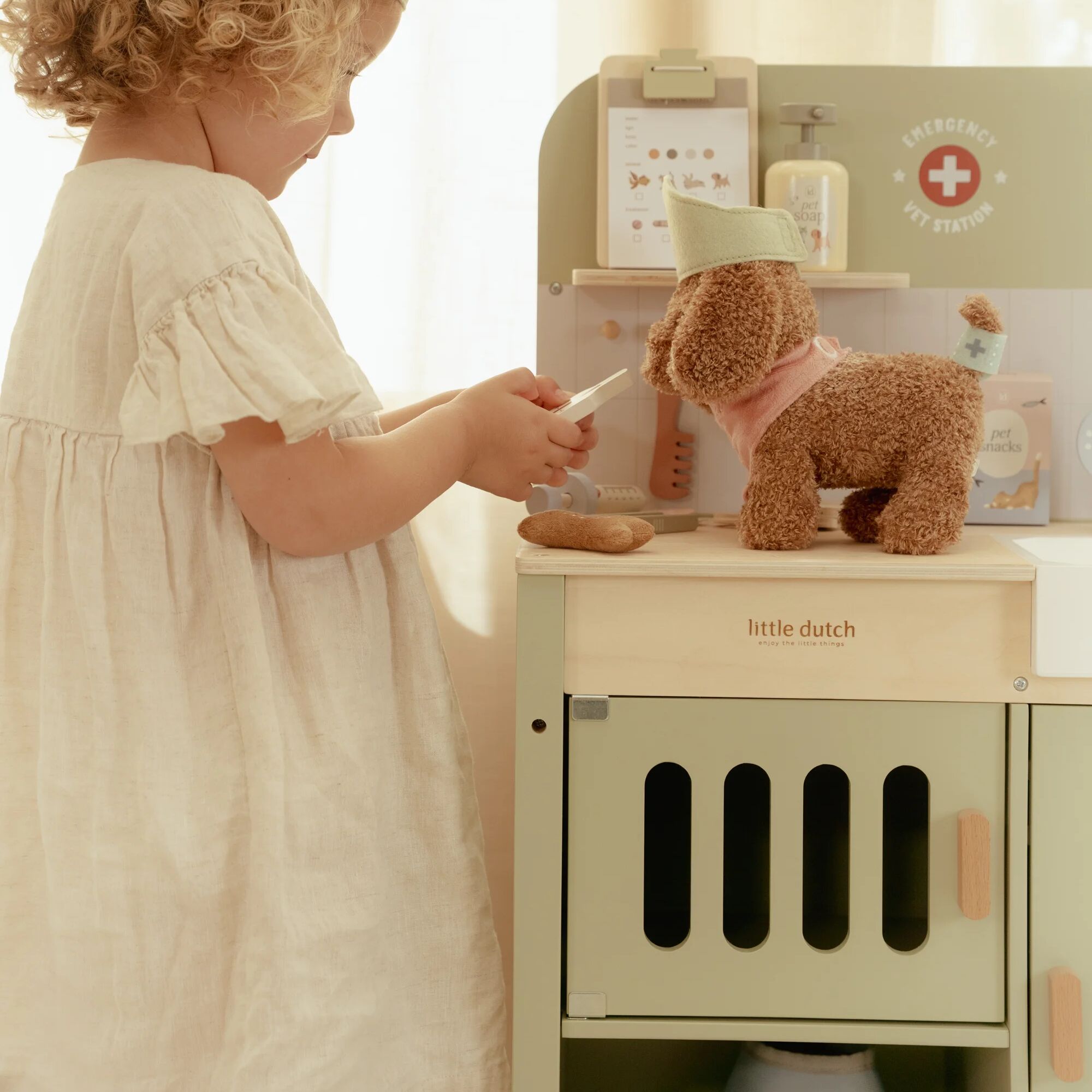 Little Dutch Wooden Veterinary Practice