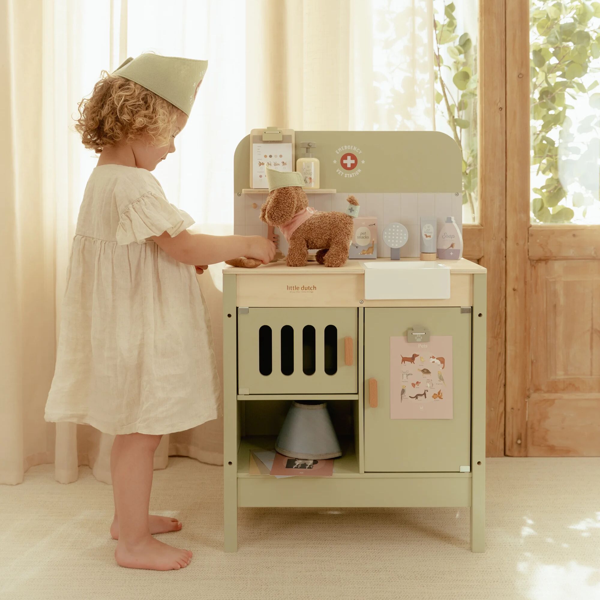 Little Dutch Wooden Veterinary Practice
