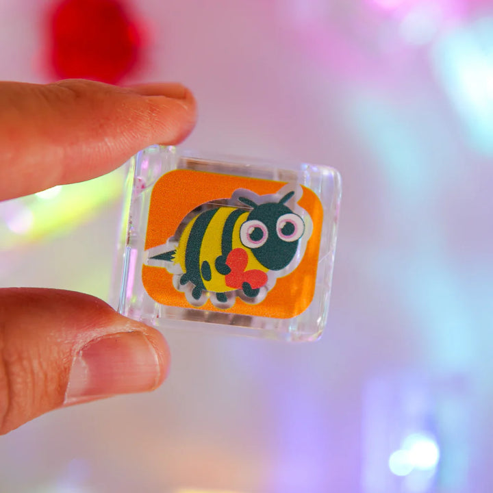 Glo Pals® Water Activated Light-Up Cubes – Love Bugs (6 Pack)