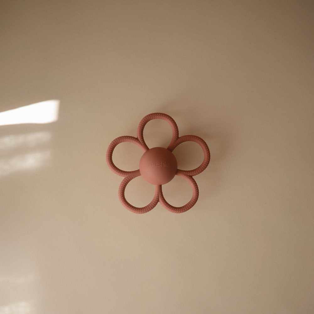 Mushie Daisy Rattle Teether – Dusty Rose