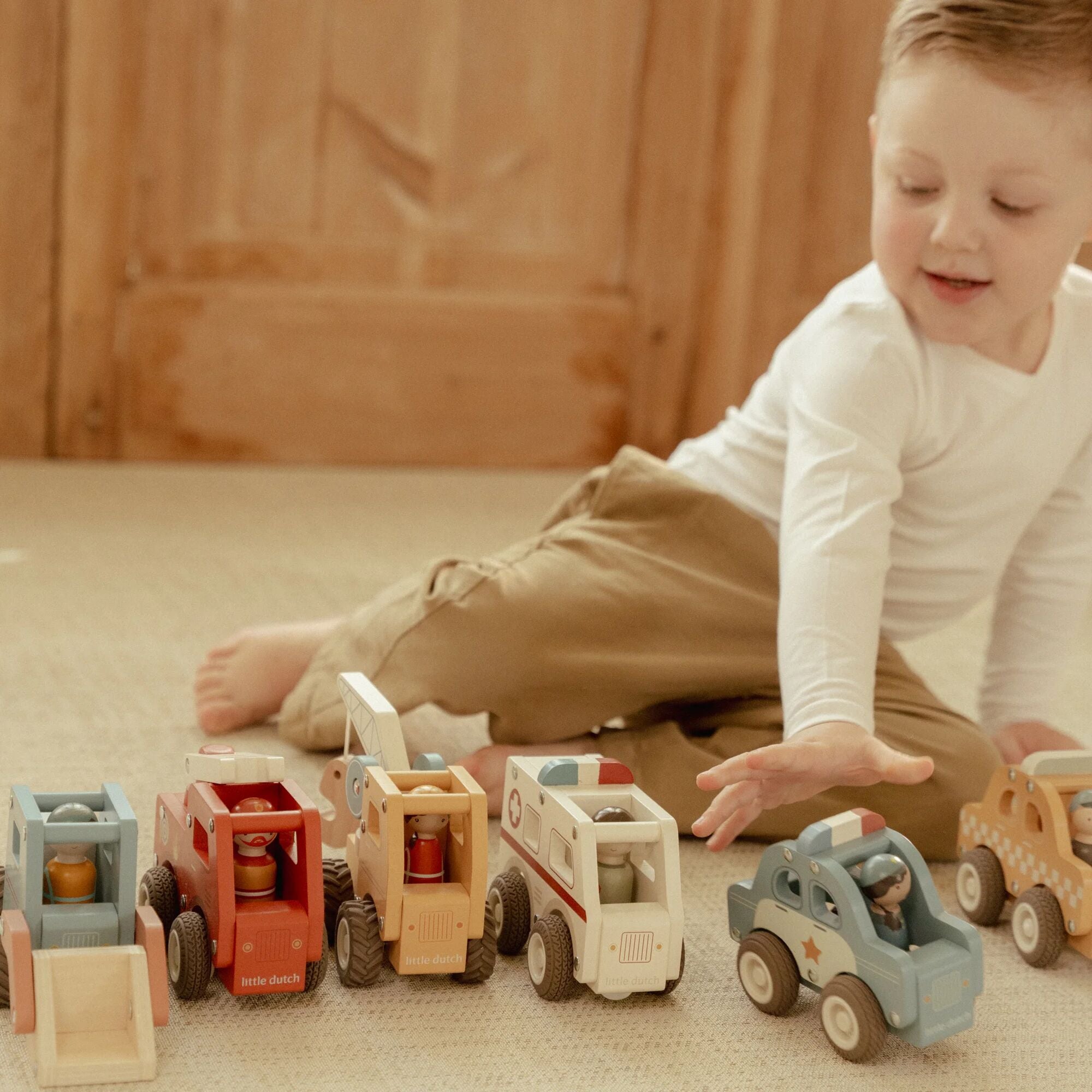 Little Dutch Wooden Crane Truck