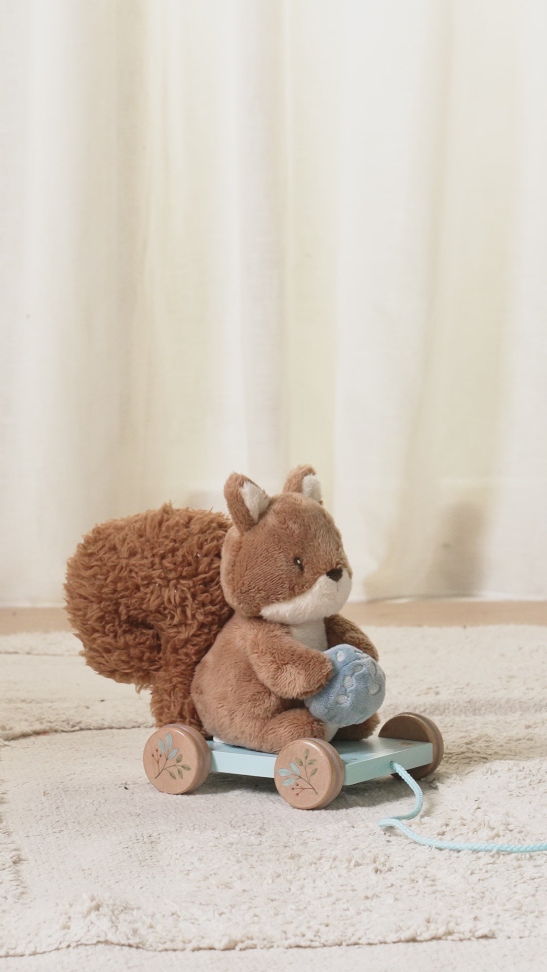 Little Dutch Pull Along Squirrel – Forest Friends