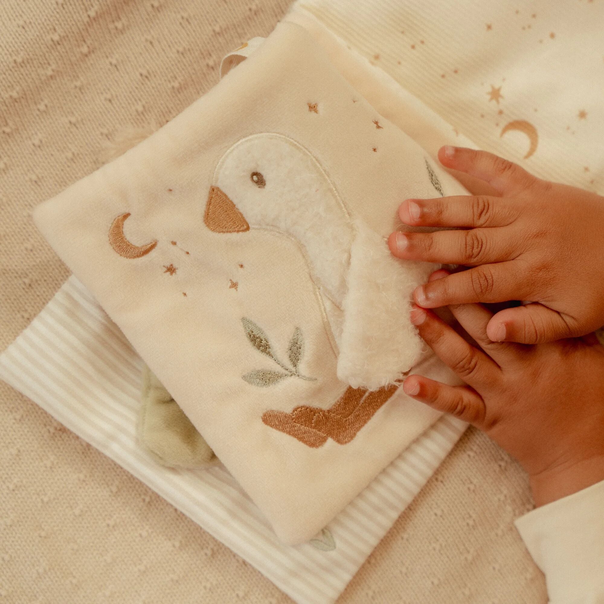 Little Dutch Soft Activity Book – Newborn Naturals