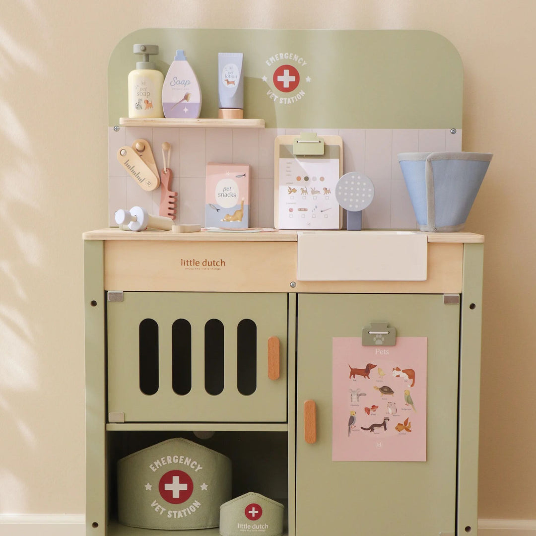 Little Dutch Wooden Veterinary Practice