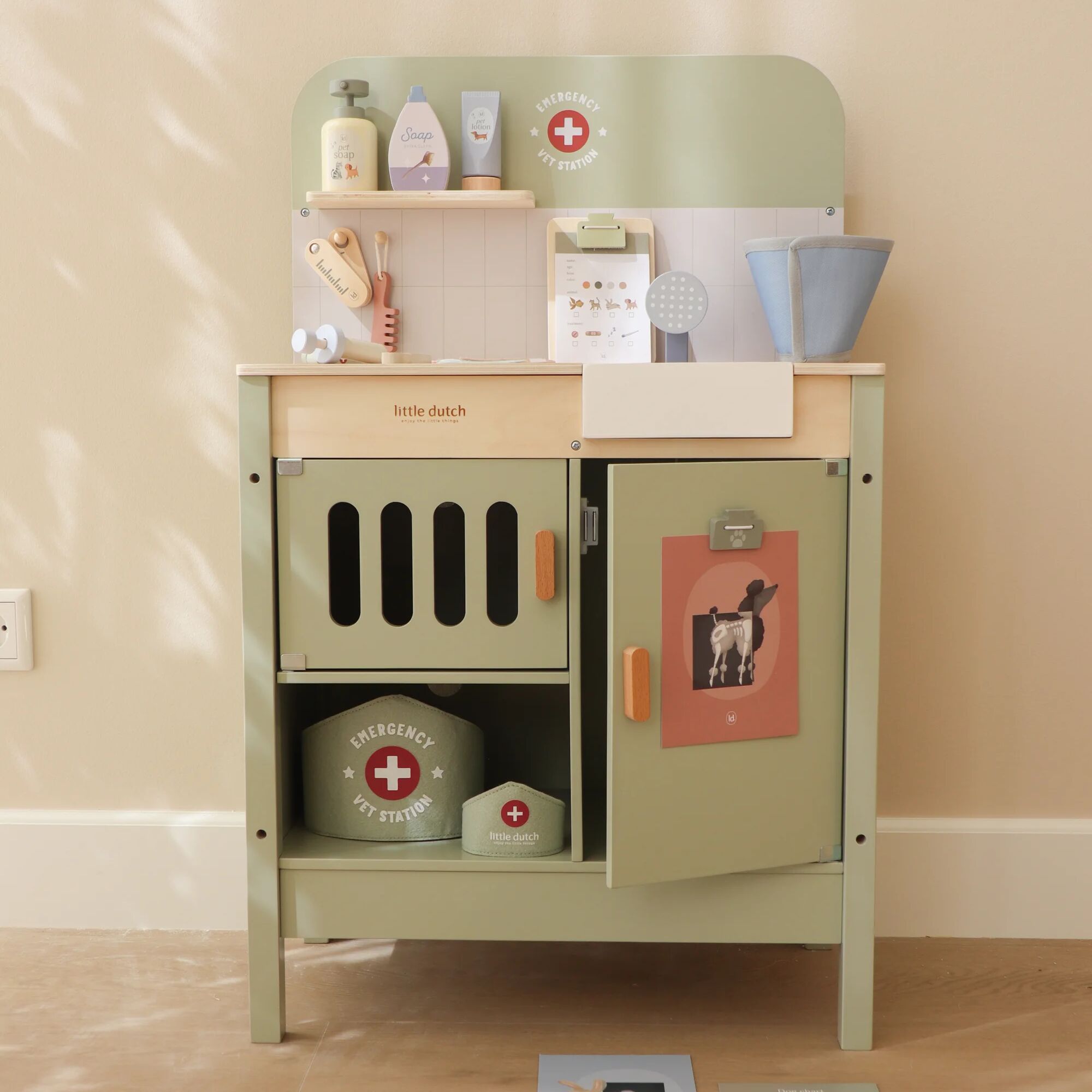 Little Dutch Wooden Veterinary Practice
