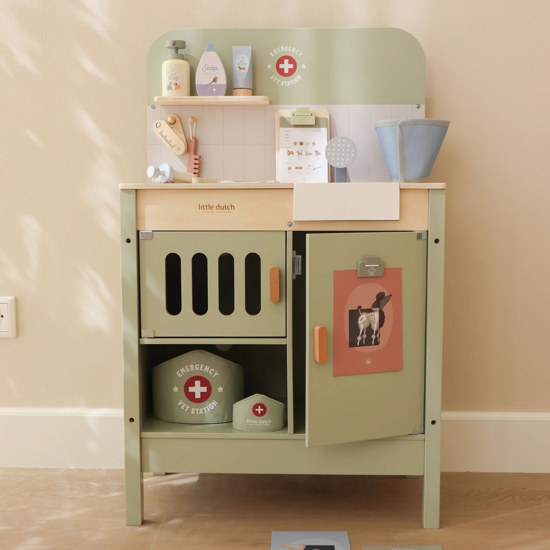 Little Dutch Wooden Veterinary Practice