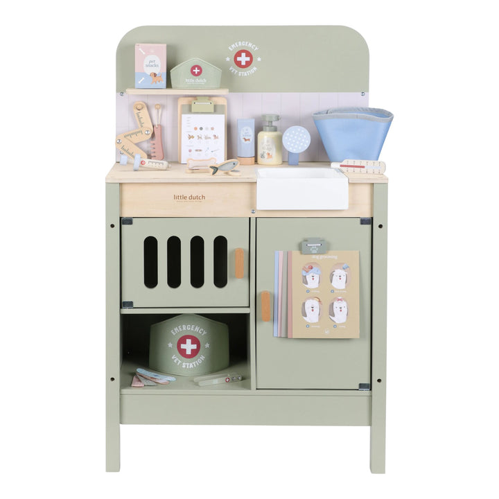 Little Dutch Wooden Veterinary Practice