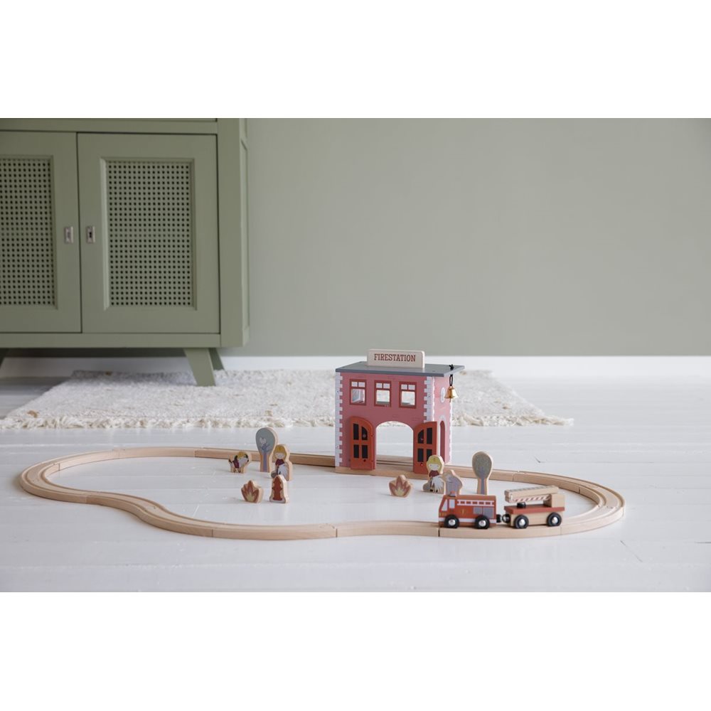fire-station-playset-railway-extension-3