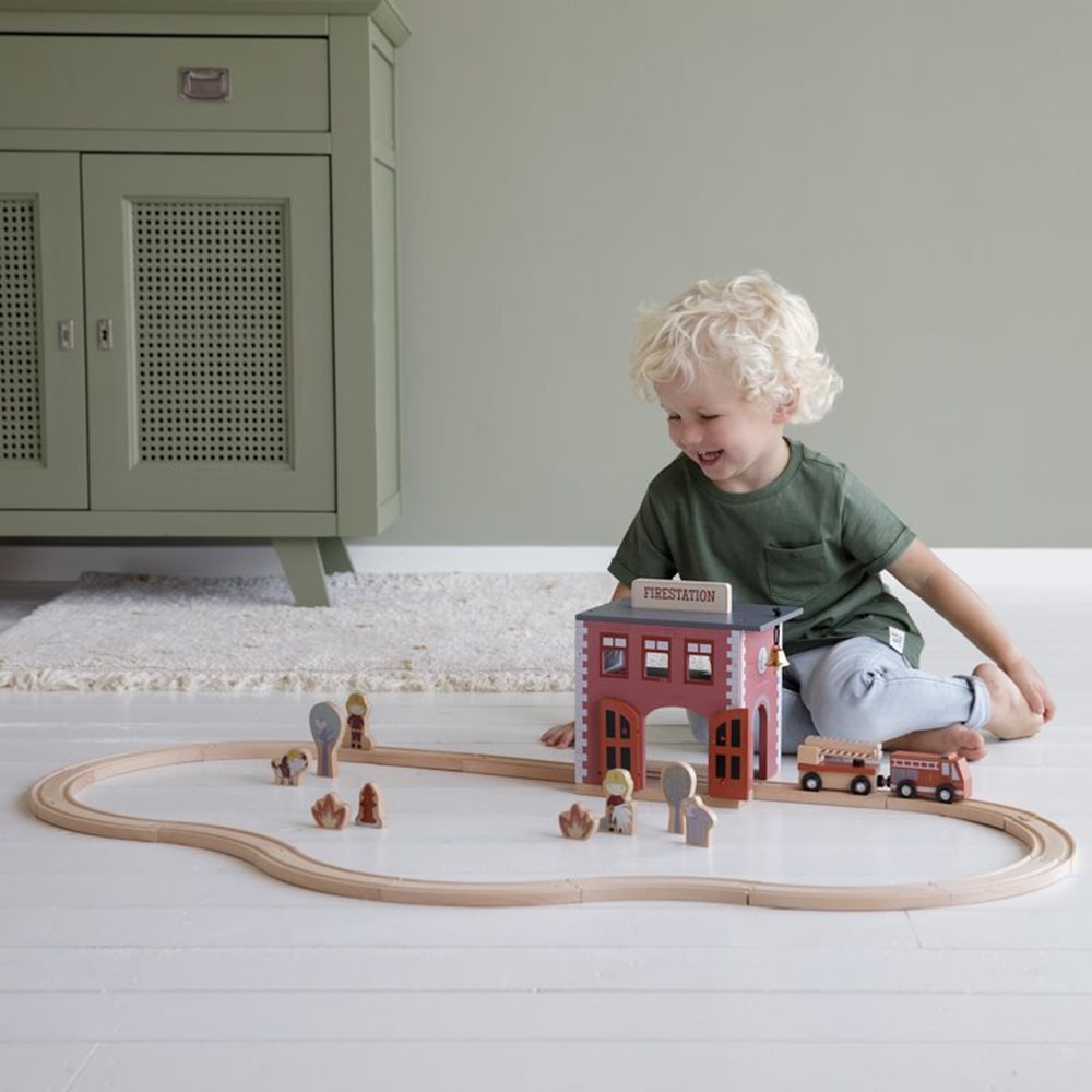 fire-station-playset-railway-extension-2