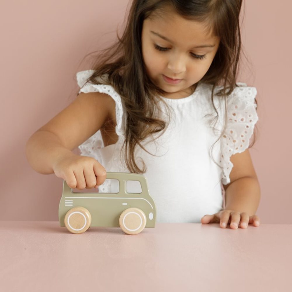 wooden-bus-olive-4