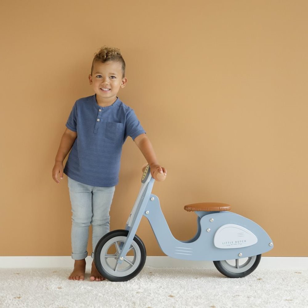 little-dutch-wooden-scooter-blue-5