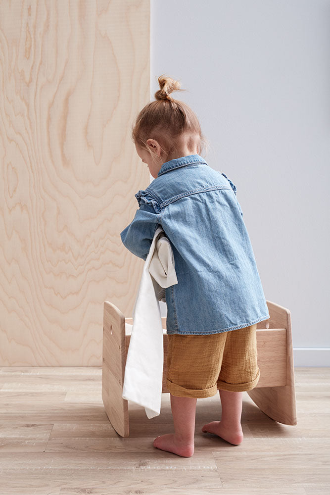 Kid’s Concept Kid’s Hub Doll Crib – Natural